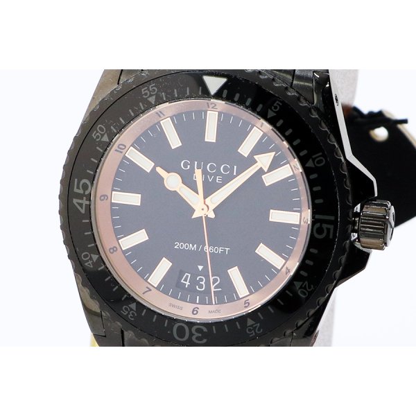 グッチ　ダイブ２００ｍ　１３６．２　黒文字盤　表面拡大