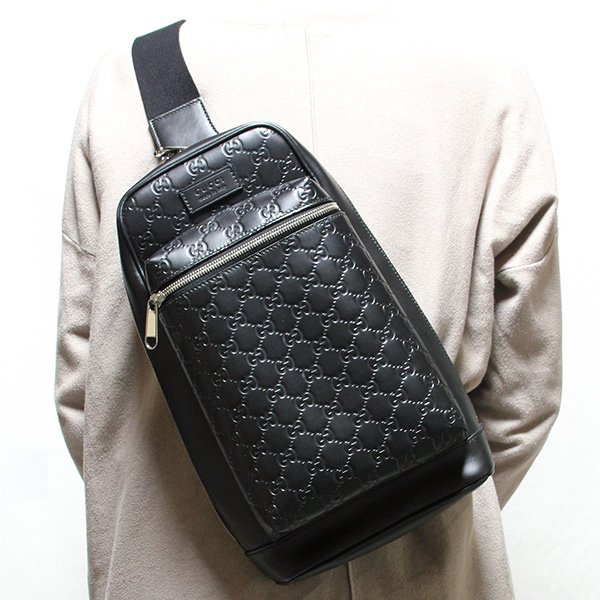 グッチ　グッチシマ クロスボディバック 450970 493492 ブラック　掛けたイメージ