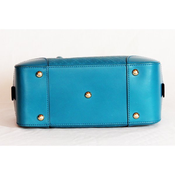 グッチ　ブライトディアマンテ 2WAYハンドバック 354224 520981 ブルー　底