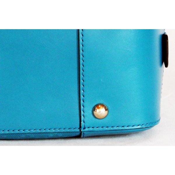 グッチ　ブライトディアマンテ 2WAYハンドバック 354224 520981 ブルー　底拡大