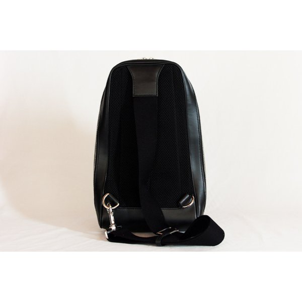 グッチ　グッチシマ クロスボディバック 450970 493492 ブラック　裏面