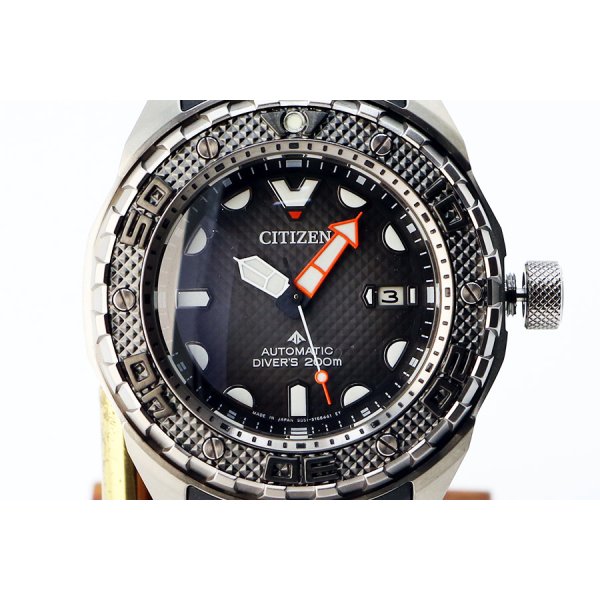 シチズン　プロマスター　メカダイバー２００　ＮＢ６００４－０８Ｅ　グレー文字盤　表面拡大