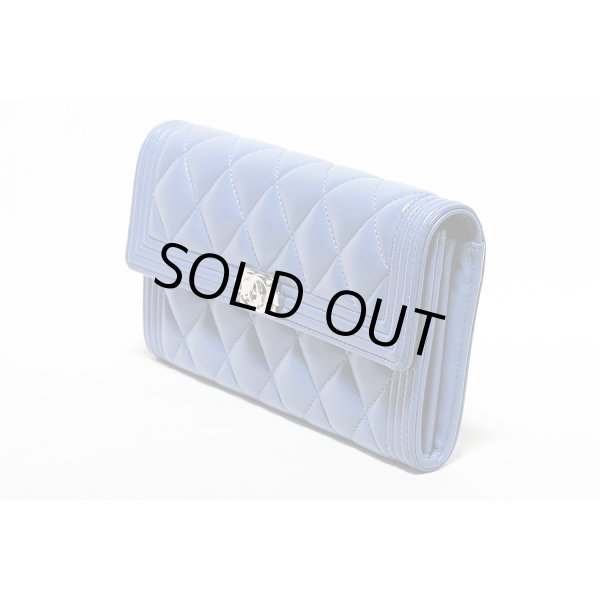 シャネル　ボーイシャネル ニツ折長財布 A80286 ブルー　サイド