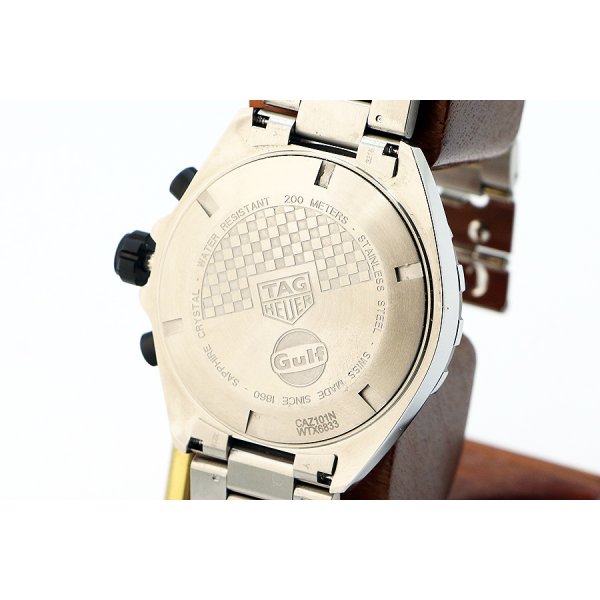 タグホイヤー　フォーミュラー１　クロノグラフ　ＣＡＺ１０１Ｎ　青ストライプ文字盤　裏面拡大