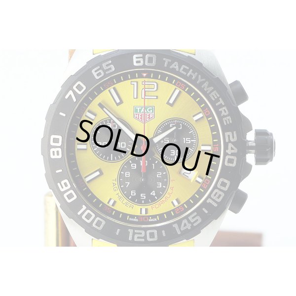 タグホイヤー　フォーミュラー１　クロノグラフ　ＣＡＺ１０１ＡＭ　黄色文字盤　表面拡大