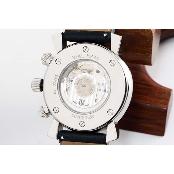 ウォルサム　フィダルゴ　クロノグラフ　黒文字盤　白リング　裏面拡大