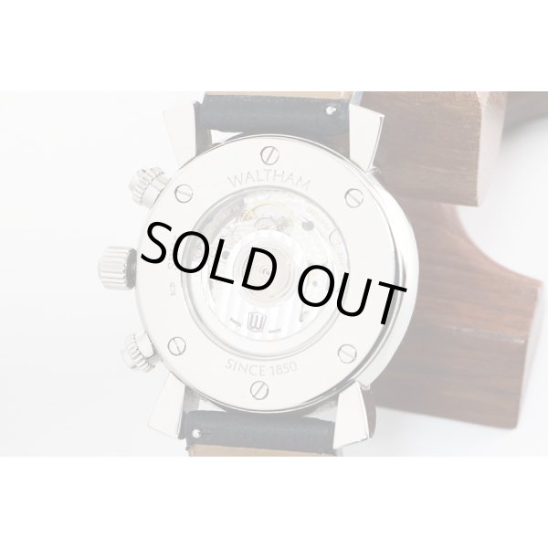 ウォルサム　フィダルゴ　クロノグラフ　黒文字盤　白リング　裏面拡大