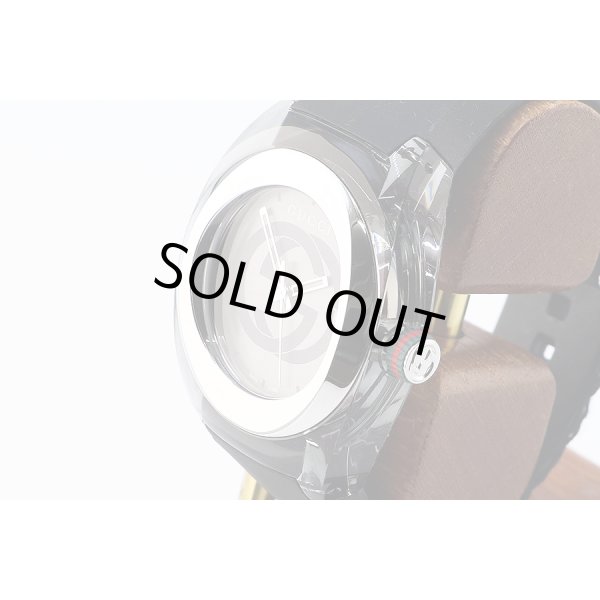 グッチ　ＳＹＮＣ（シンク）　ＹＡ１３７．１　銀文字盤　サイド拡大