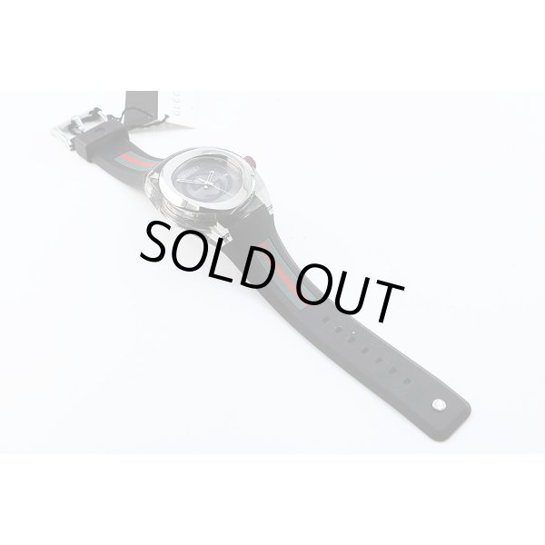 グッチ　ＳＹＮＣ（シンク）　ＹＡ１３７．１　銀文字盤　ラバーベルト状態　表面