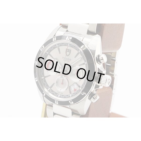 チューダー　２０５３０Ｎ　グランツアー　クロノグラフ　銀文字盤　サイド拡大