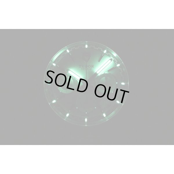 チューダー　２０５３０Ｎ　グランツアー　クロノグラフ　銀文字盤　ライト暗闇