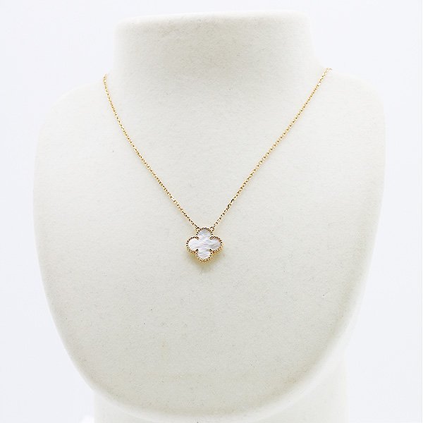 ヴァンクリーフ＆アーペル　750YG ヴィンテージ アルハンブラ ペンダントネックレス 5.10g　装着イメージ