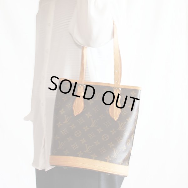 ルイ・ヴィトン　プチ・バケット M42238　掛けたイメージ