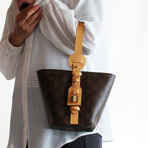 ルイ・ヴィトン　オール・インBB M12925　掛けたイメージ