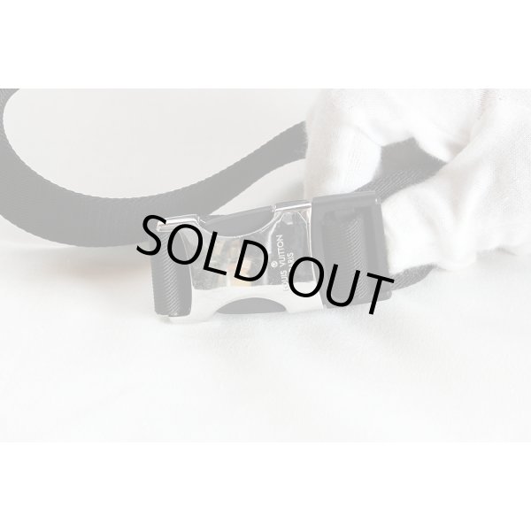 ルイ・ヴィトン　バムバッグ・アウトドア M30245　バックルに小傷