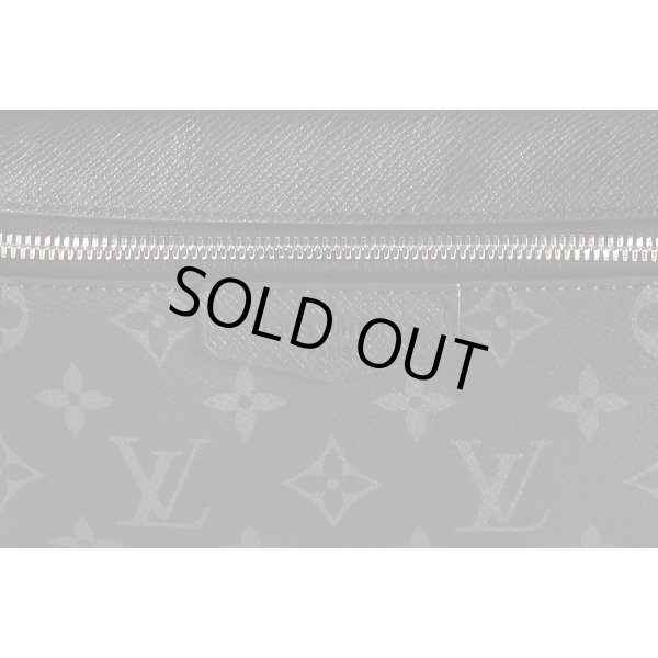 ルイ・ヴィトン　バムバッグ・アウトドア M30245　表面拡大