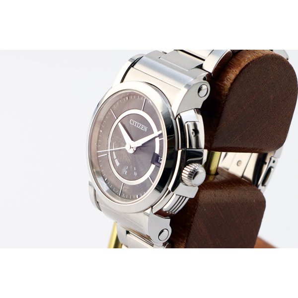 シチズン　シリーズエイト　８０１　ＣＧＮ７２－００１１　黒文字盤　サイド拡大