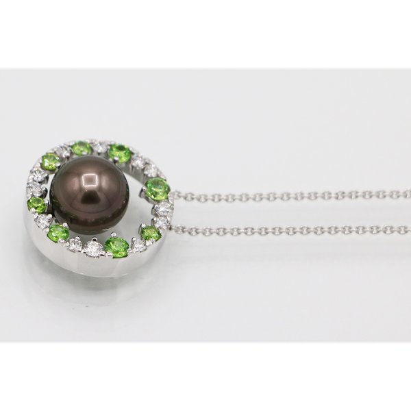 ミキモト　K18WG ブラックパールデマントイドガーネットダイアイリペンダントネックレス 9.30mm 9.60g　サイド