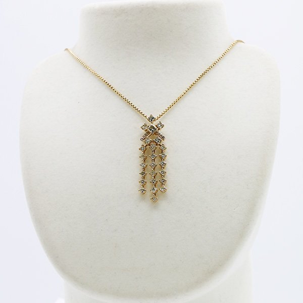天空　K18 ダイアイリペンダントネックレス 2.91ct 0.06ct 14.00g　装着イメージ