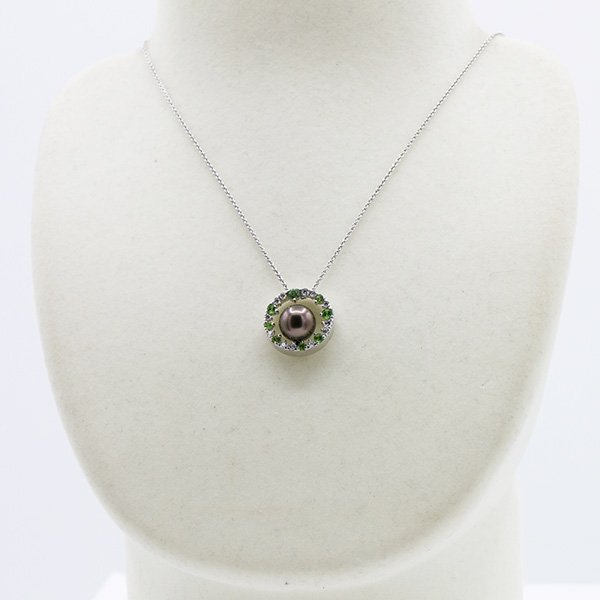 ミキモト　K18WG ブラックパールデマントイドガーネットダイアイリペンダントネックレス 9.30mm 9.60g　装着イメージ