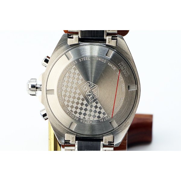 タグホイヤー　フォーミュラー１　クロノグラフ　ＣＡＺ１０１１　黒文字盤　裏面拡大