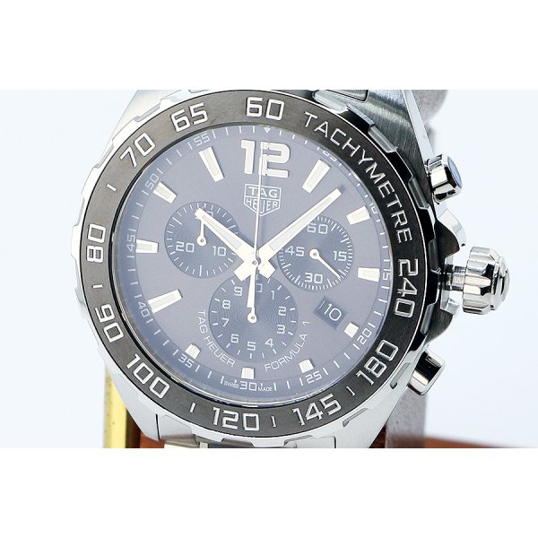 タグホイヤー　フォーミュラー１　クロノグラフ　ＣＡＺ１０１１　黒文字盤　表面拡大