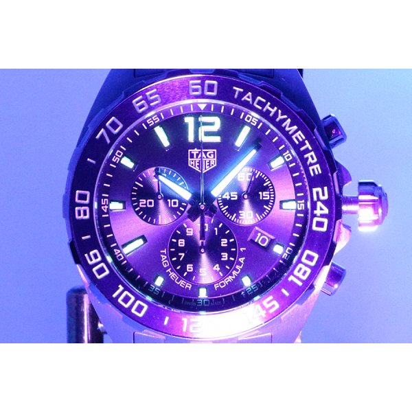 タグホイヤー　フォーミュラー１　クロノグラフ　ＣＡＺ１０１１　黒文字盤　ライト