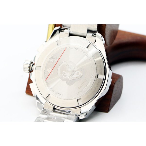 タグホイヤー　アクアレーサー　クロノグラフ　ＣＡＹ１１１０　黒文字盤　裏面拡大