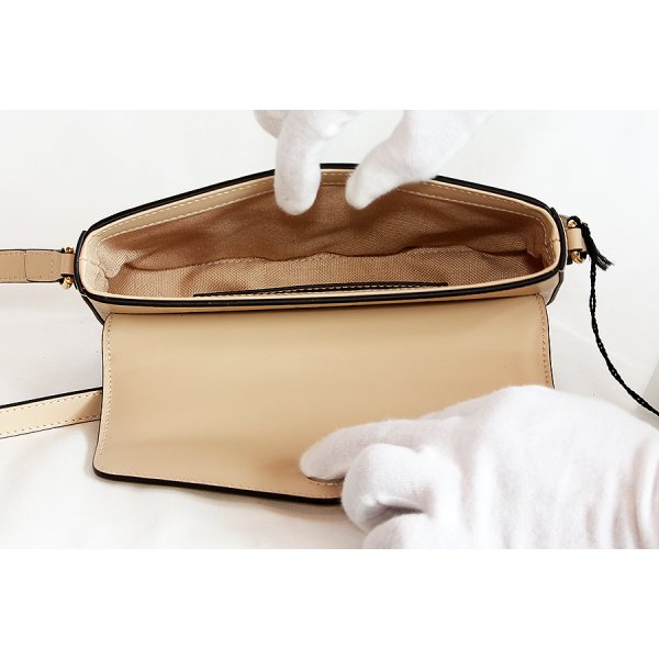 グッチ　GGスーパーミニ ショルダーバック 772794 2149 ベージュ　中身