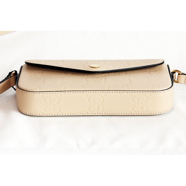 グッチ　GGスーパーミニ ショルダーバック 772794 2149 ベージュ　底