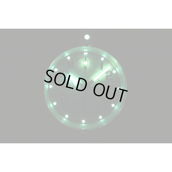 ブライトリング　アベンジャー　スカイランド　Ａ１３３８０　銀文字盤　ライト暗闇