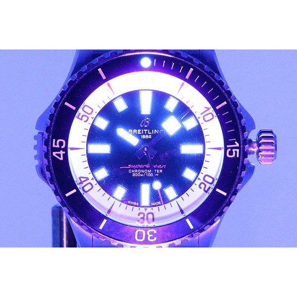 ブライトリング　スーパーオーシャン４６　Ａ１７３７８　黒／白文字盤　ライト