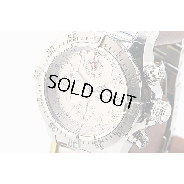 ブライトリング　アベンジャー　スカイランド　Ａ１３３８０　銀文字盤　サイド拡大