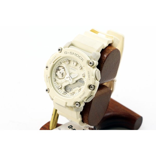 カシオ　Ｇショック　ＧＭＡ－Ｓ２２００―７ＡＤＲ　デジアナ白文字盤　サイド