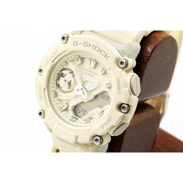 カシオ　Ｇショック　ＧＭＡ－Ｓ２２００―７ＡＤＲ　デジアナ白文字盤　サイド拡大