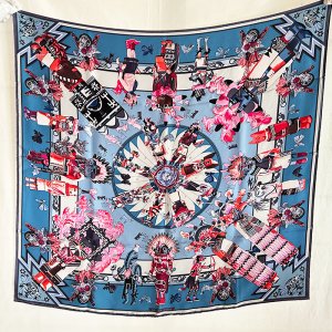 画像: エルメス　KACHINAS カレ ウォッシュ90 071823S RD/BLEU JEAN/ROSE VIF