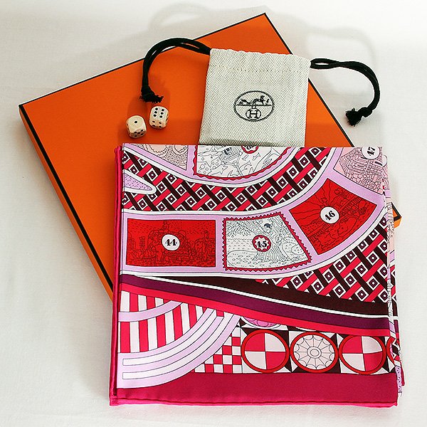 エルメス　LE TOUR DU MONDE EN 63 CASES カレ90 H003177S ピンク　箱・サイコロ