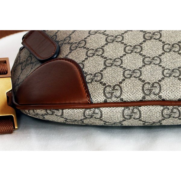 グッチ　GGエンブレム ミディアムベルトバック 821162 488628 ベージュ／ダークブラウン　底拡大