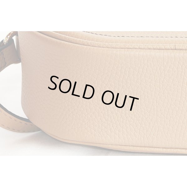 グッチ　ソーホー インターロッキングG タッセルショルダーバック 747779 213317 ベージュ　底拡大