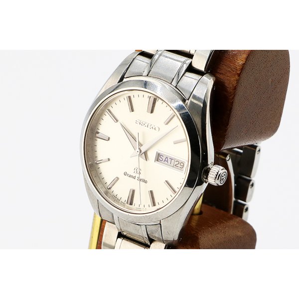グランドセイコー　ＳＢＧＴ０３５　９Ｆ８３－０ＡＨ０　銀文字盤　サイド拡大