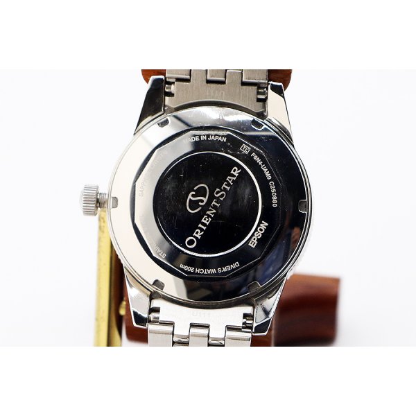 オリエントスター　スポーツダイバー１９６４　ＲＫ－ＡＵ０６０１Ｂ　黒文字盤　裏面拡大