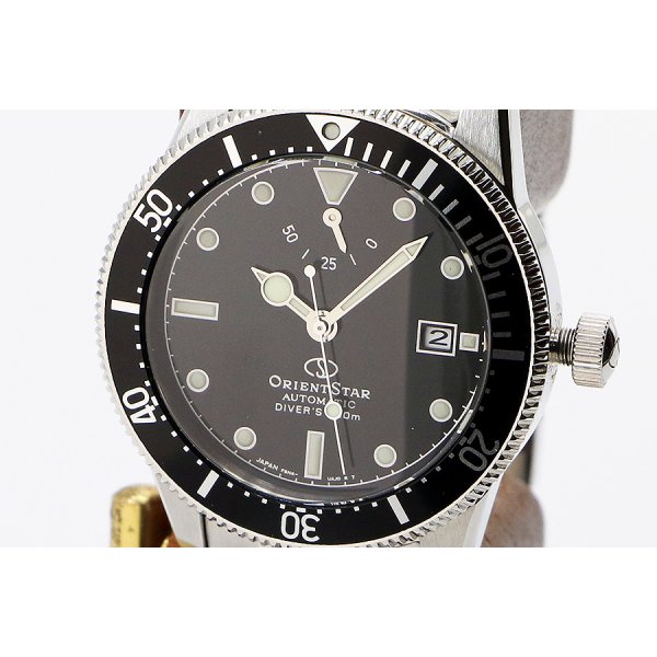 オリエントスター　スポーツダイバー１９６４　ＲＫ－ＡＵ０６０１Ｂ　黒文字盤　表面拡大