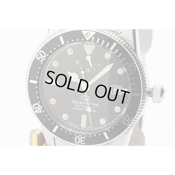 オリエントスター　スポーツダイバー１９６４　ＲＫ－ＡＵ０６０１Ｂ　黒文字盤　表面拡大