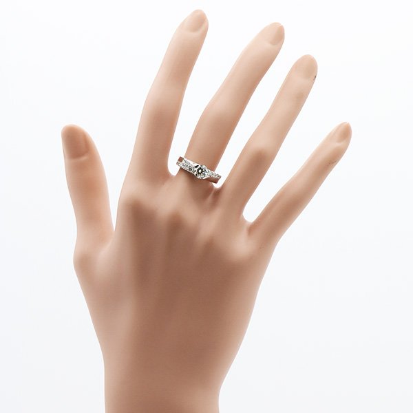 PT900 ダイアイリリング 0.700ct 0.30ct 5.10g　装着イメージ