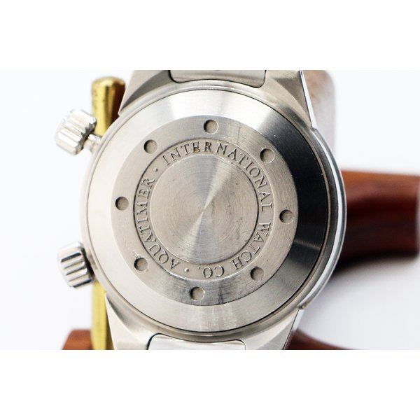 ＩＷＣ　アクアタイマー　ＩＷ３５４８０５　黒文字盤　２ツリューズ　裏面拡大