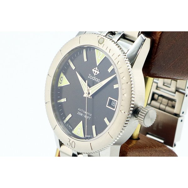 ゾディアック　スーパーシーウルフ５３　ＺＯ９２０１　黒文字盤　サイド拡大