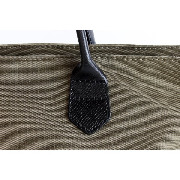 エルベシャプリエ　レザーハンドル舟型トートM 1407C トープ　表面拡大