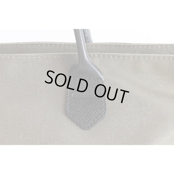 エルベシャプリエ　レザーハンドル舟型トートM 1407C トープ　表面拡大