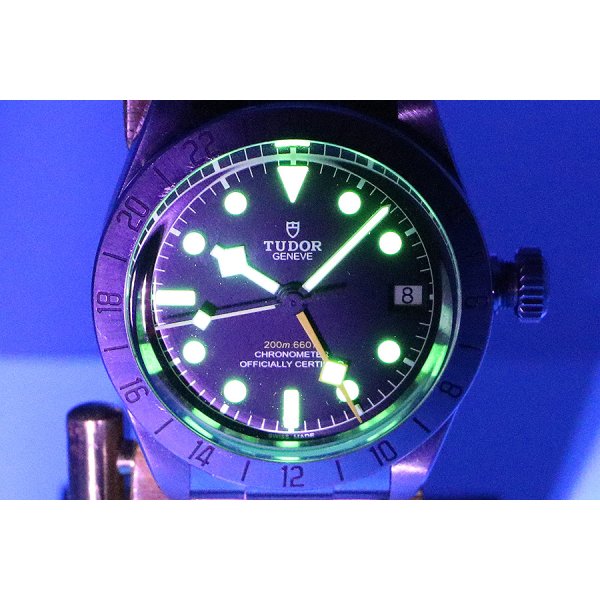 チューダー　ブラックベイプロ　ＧＭＴ　７９４７０　黒文字盤　ライト