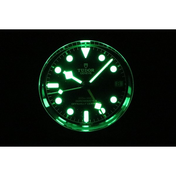 チューダー　ブラックベイプロ　ＧＭＴ　７９４７０　黒文字盤　ライト暗闇
